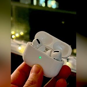 Apple AirPods Pro 1st Gen